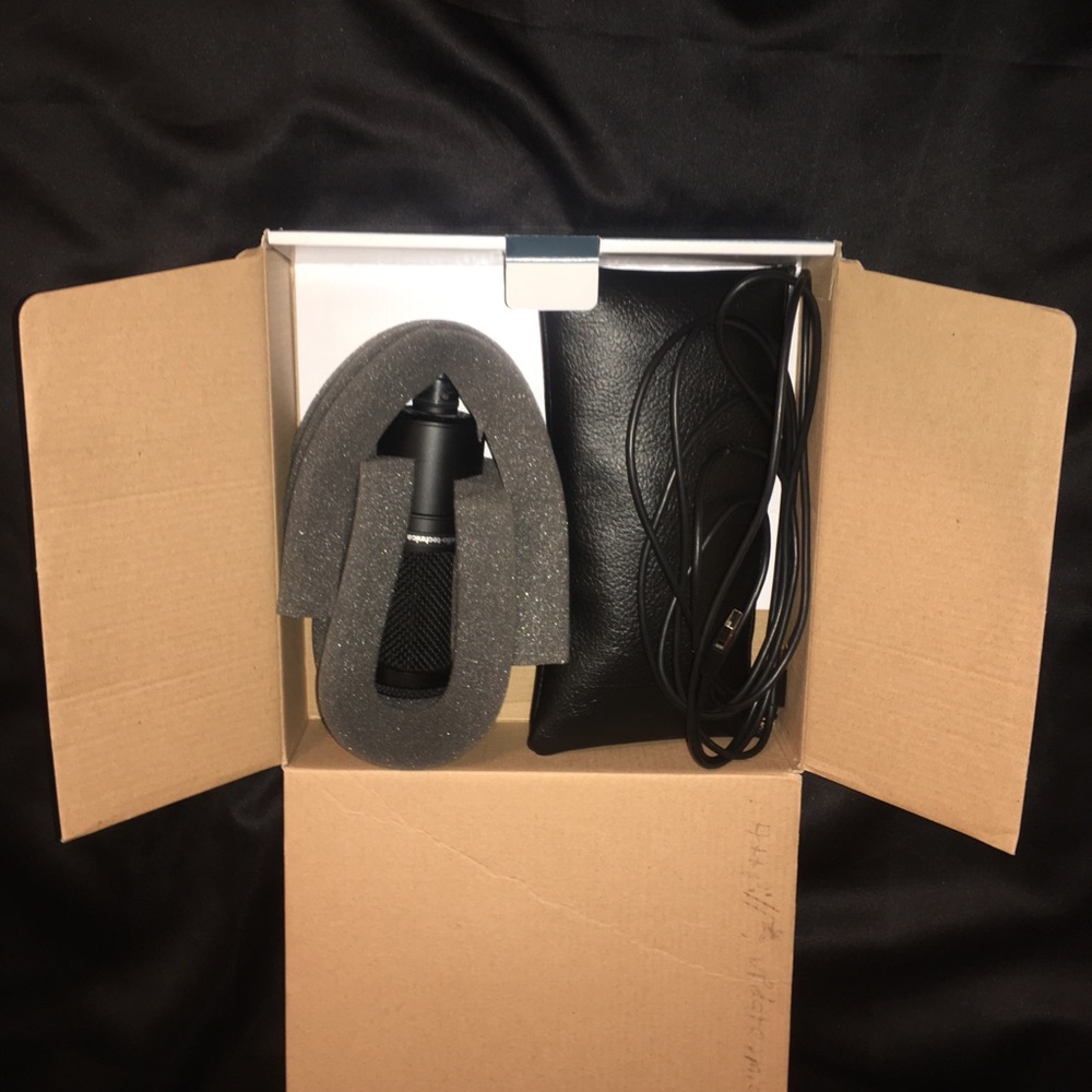 Studio Microphone High tech With Cords included